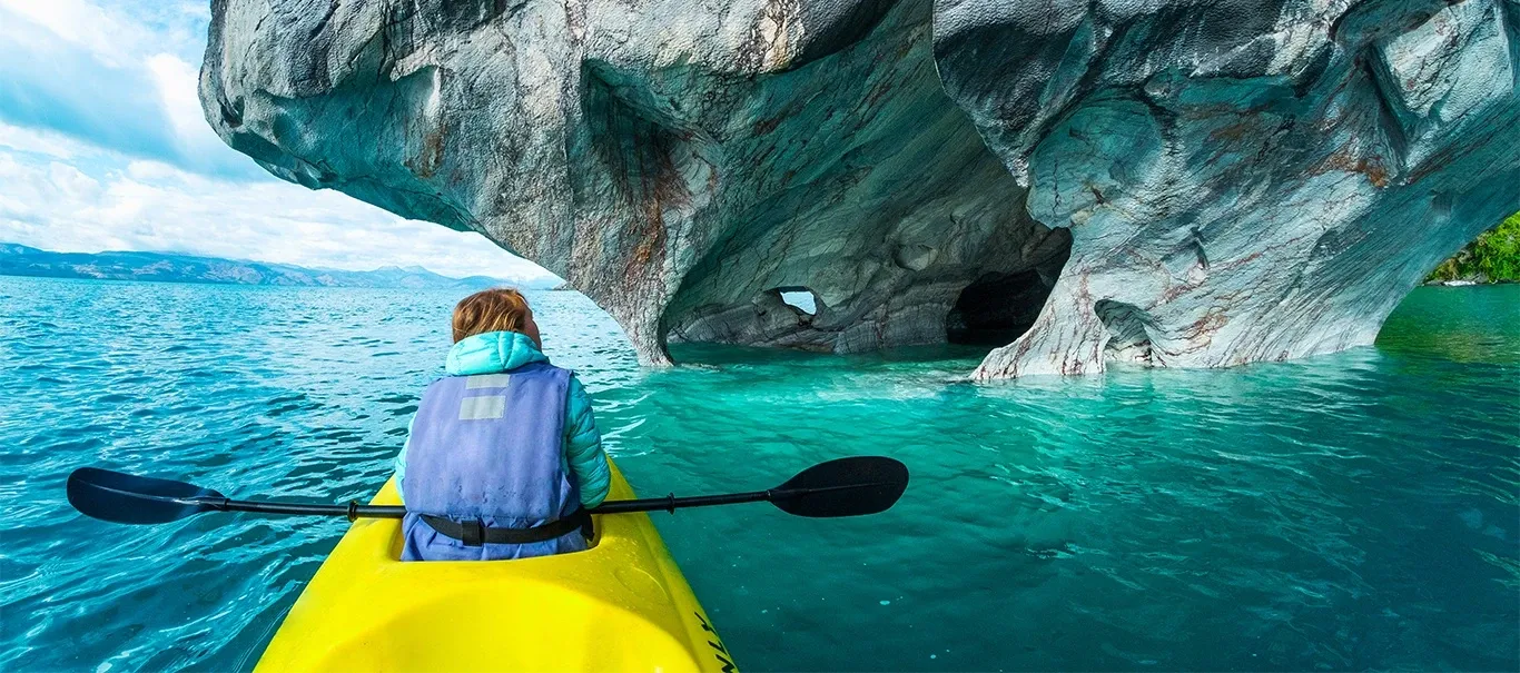 Deslízate en kayak por aguas y despierta tus sentidos