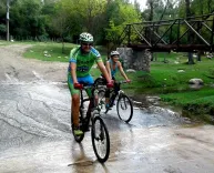 Mountain Bike recorriendo Villa las Rosas 