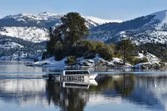 Navegación en Barco Lago Alumine en Villa Pehunia