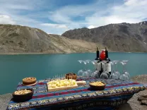 Embalse El Yeso: Aguas Turquesas en los Andes