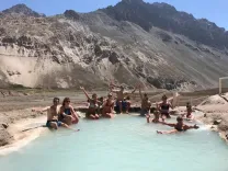 Volcán y Termas: Aventura y Relajación
