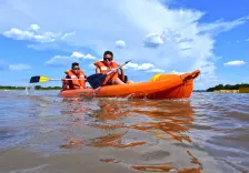 Remada en la Reserva Laguna Oca: Naturaleza Pura