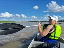 Remada en el Río Paraguay: Naturaleza y Aventura